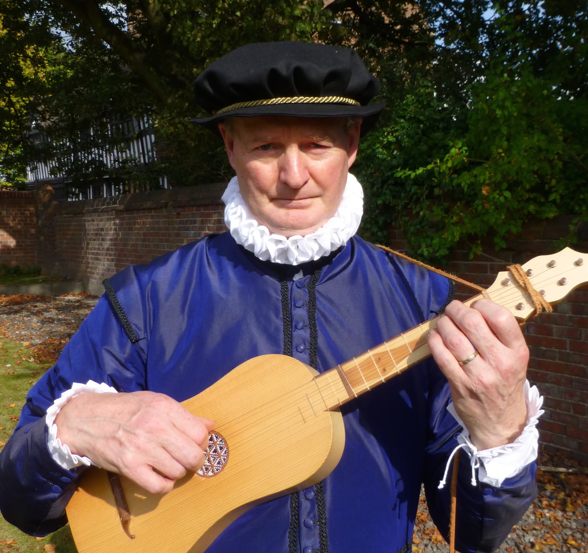 Costumed playing of the lute and a renaissance guitar