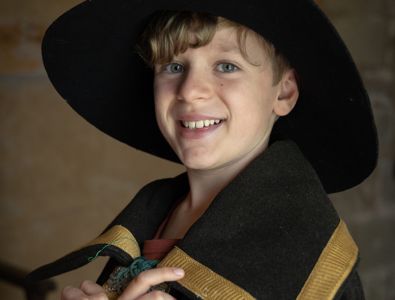 A Young Visitor Trying On A Gunpowder Plotters Outfit Aspect Ratio 1055 800